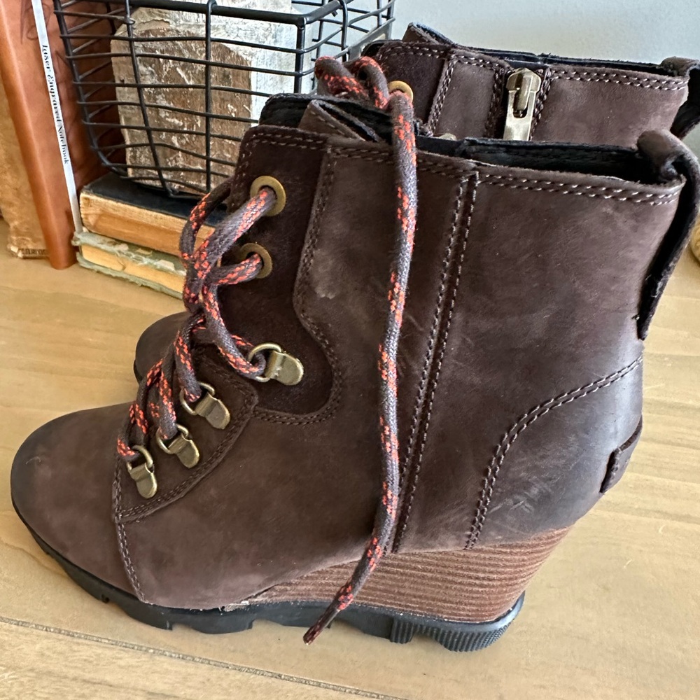 Sorel boots excellent condition!